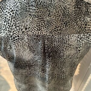 APT. 9 Size large sleeveless crossover front v-neck​